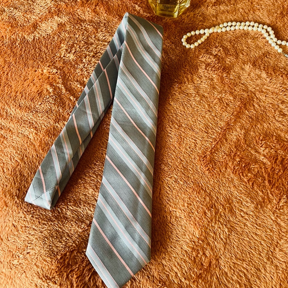 Men’s striped tie